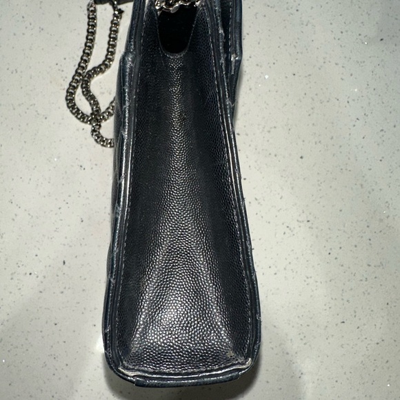 Saint Laurent 
Envelope Medium in Quilted Grain De Poudre Embossed Leather - Picture 12 of 14